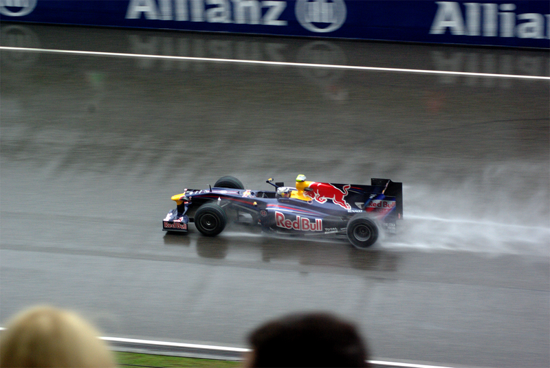 Illustration for article titled 2009 Chinese Grand Prix Gets Wet, Real Wet